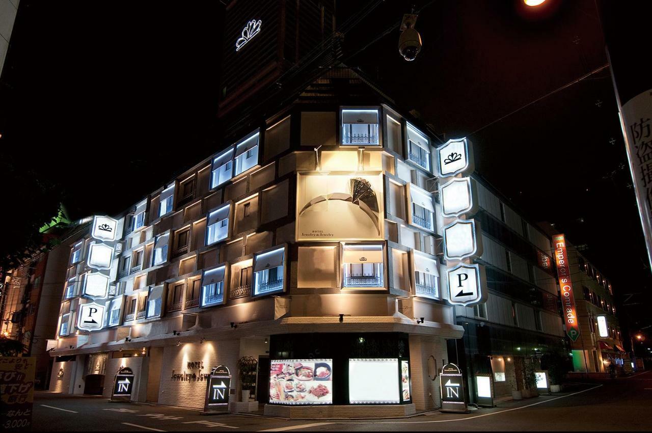 ホテル ジュエリージュエリー 十三 (Adults Only) Osaka Buitenkant foto
